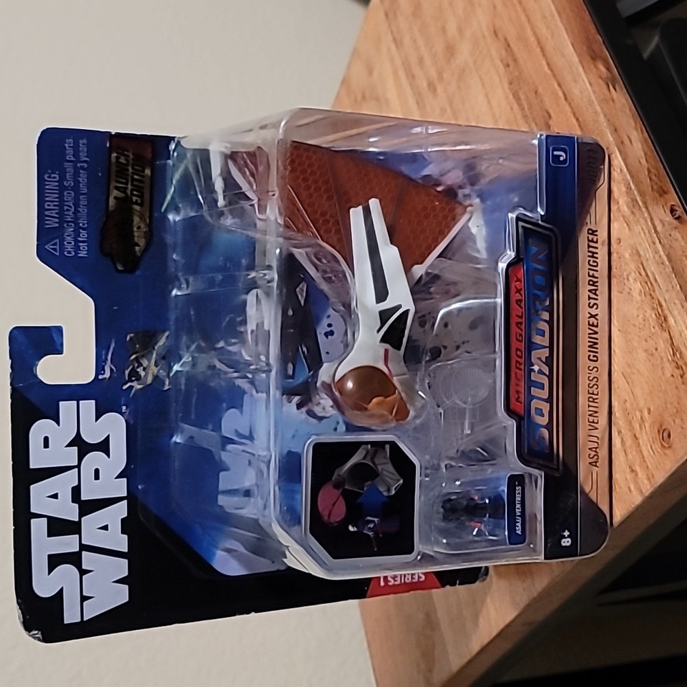 Star Wars starfighter toy.  Ginivex Starfighter